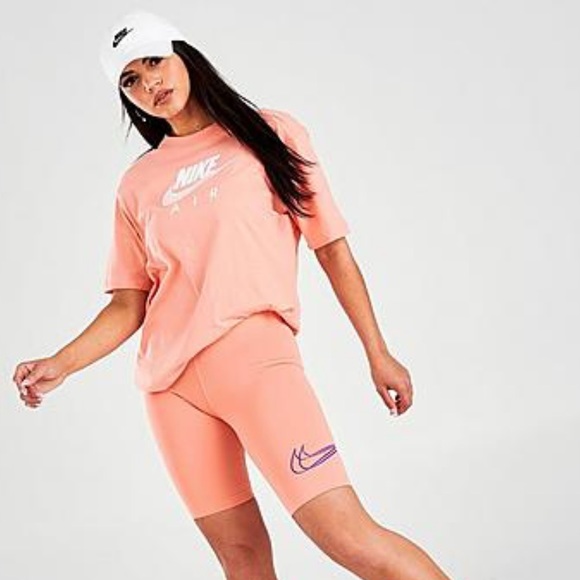 Nike Sportswear Essential Dance
Bike Short - Picture 2 of 3